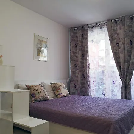 Comfortable Ground Floor Приморско