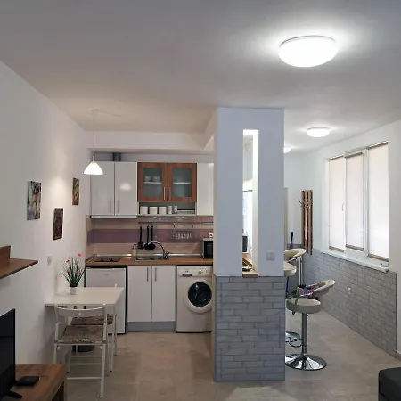 Апартаменты Comfortable Ground Floor Приморско