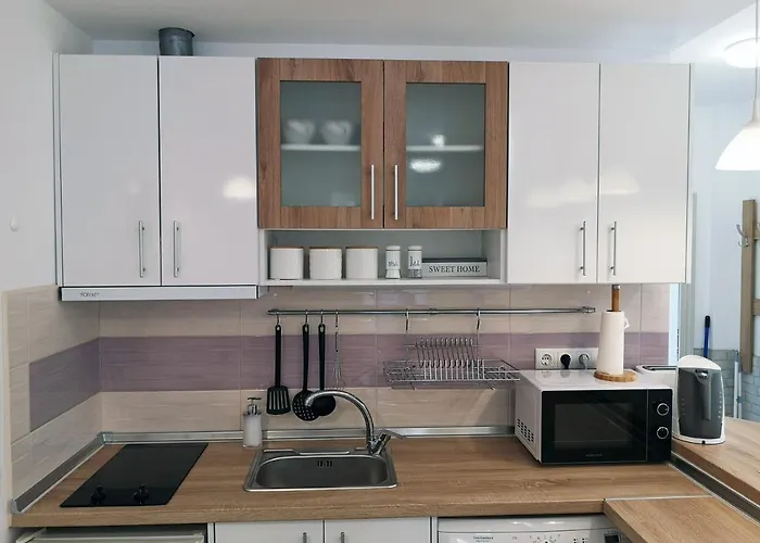 Comfortable Ground Floor Apartment *